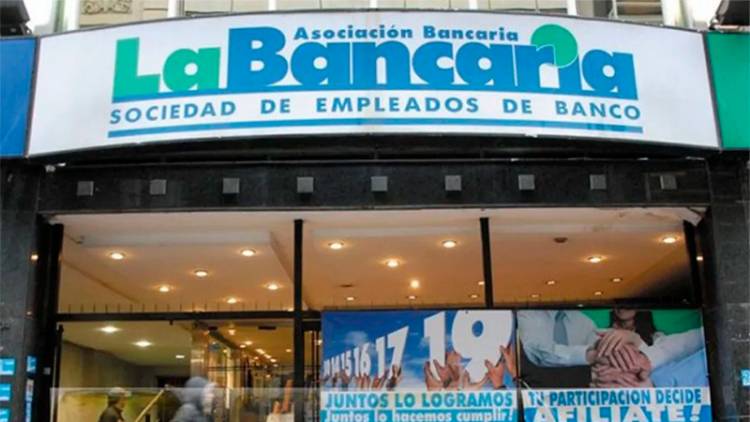 UN AUMENTO SALARIAL DEL 60% ES LO QUE ACORDARON LOS BANCARIOS, EL BÁSICO LLEGARÁ A CASI $200 MIL