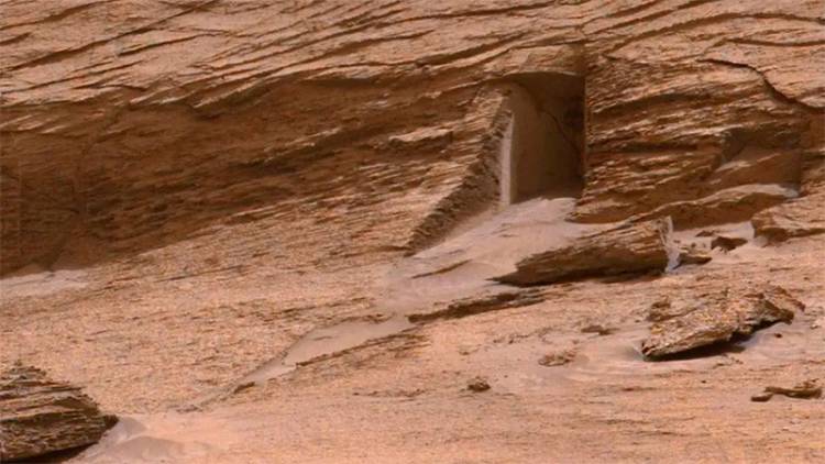 UN ROBOT DE LA NASA FOTOGRAFIÓ UNA MISTERIOSA PUERTA EN MARTE: QUÉ HABRÍA CAUSADO LA APERTURA