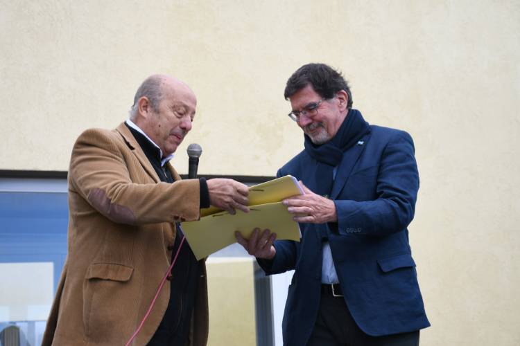 BUENOS AIRES: EL INTENDENTE DE MAR CHIQUITA, JORGE PAREDI, LE SOLICITÓ AL MINISTRO SILEONI LA CONSTRUCCIÓN DE UNA ESCUELA SECUNDARIA TÉCNICA EN LA COSTA