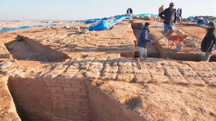 CAMBIO CLIMÁTICO: EN IRAK UNA CIUDAD DE 3.400 AÑOS EMERGIÓ DE UN RÍO POR LA SEQUÍA
