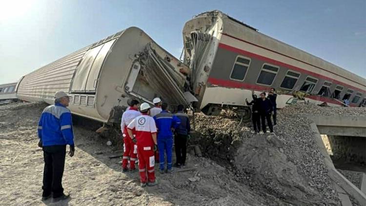 AL MENOS 17 MUERTOS Y DECENAS DE HERIDOS AL DESCARRILAR UN TREN EN IRÁN, LLEVABA 348 PASAJEROS