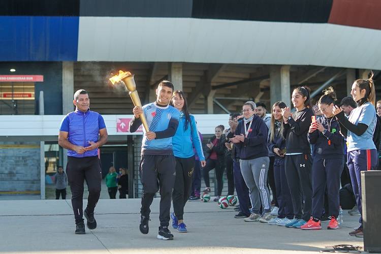 VILLA MERCEDES: LA LLAMA OLÍMPICA SE ENCENDIÓ EN EL PARQUE LA PEDRERA