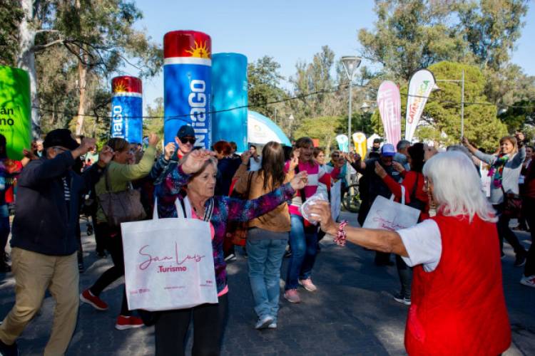 SAN LUIS EXPUSO SU POTENCIAL EN LA PLAZA FEDERAL EN EL MARCO DEL FORO NACIONAL DE TURISMO EN TERMAS DE RÍO HONDO