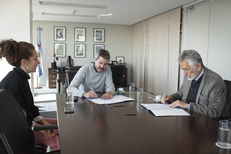 EL GOBERNADOR DE SAN LUIS FIRMÓ DOS NUEVOS CONVENIOS PARA POTENCIAR EL TURISMO