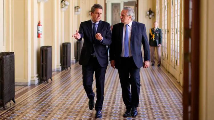 TRAS REUNIRSE CON EL PRESIDENTE, SERGIO MASSA ANTICIPÓ QUE EL MIÉRCOLES ANUNCIARÁN NUEVAS MEDIDAS ECONÓMICAS