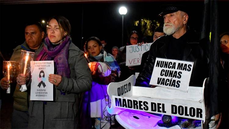 FAMILIARES RECLAMARON "CELERIDAD EN INVESTIGACIÓN Y JUSTICIA" POR BEBÉS MUERTOS EN CÓRDOBA