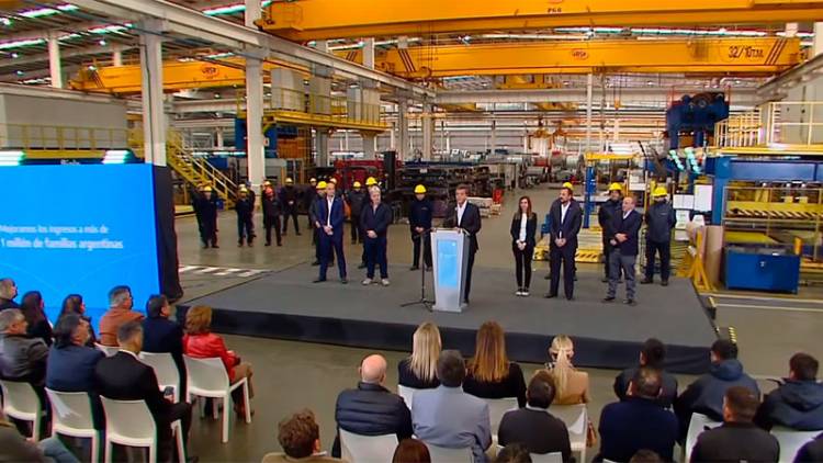 PARA TRABAJADORES REGISTRADOS CON MENOS INGRESOS, ANUNCIARON AUMENTO DE LAS ASIGNACIONES FAMILIARES 