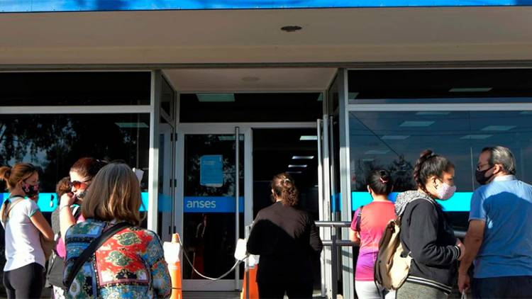 LAS CIFRAS OFICIALES: EL DESEMPLEO SE UBICÓ EN 7,1% EN EL TERCER TRIMESTRE DEL AÑO, INFORMÓ EL INDEC