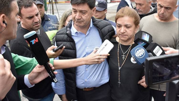 “NUESTRA VIDA ES UN CALVARIO”, DIJO LA MAMÁ DE FERNANDO BÁEZ SOSA AL LLEGAR A LOS TRIBUNALES