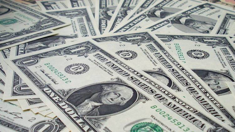 EL DÓLAR BLUE SUBIÓ OCHO PESOS Y CERRÓ LA SEMANA EN $369