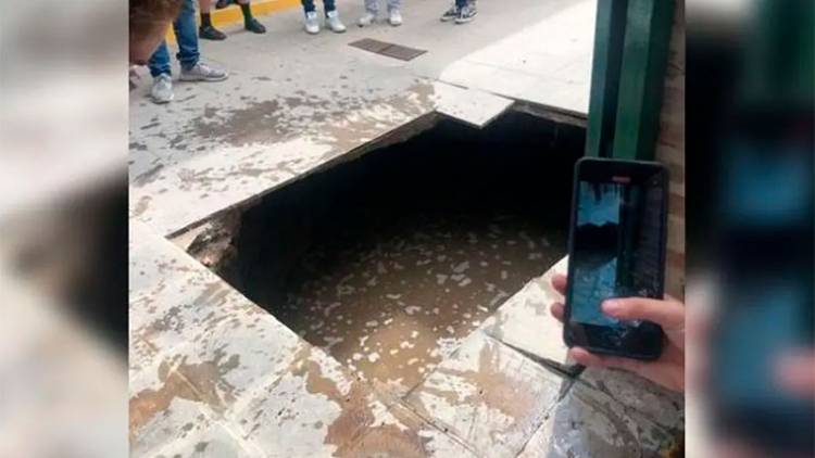 CÓRDOBA: CEDIÓ EL PISO EN UNA ESCUELA Y ALUMNOS CAYERON A UNA CÁMARA SÉPTICA