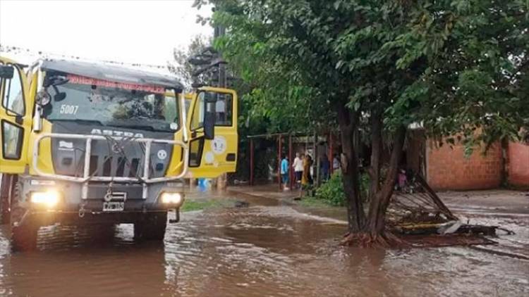 ASISTEN A LOS AFECTADOS TRAS FUERTES LLUVIAS QUE PROVOCARON ANEGAMIENTOS Y EVACUADOS EN ZONAS DE TUCUMÁN