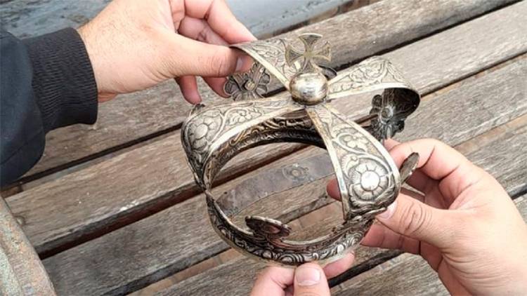 RECUPERARON LA CORONA SUSTRAÍDA EN LA CATEDRAL DE CÓRDOBA, ERA DE PLATA Y DE UN VALOR INCALCULABLE: EL VIDEO DEL ROBO