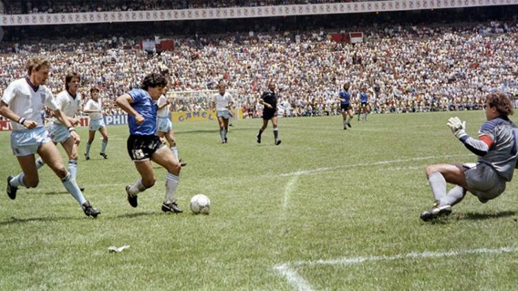 SE CUMPLEN, EN EL DÍA DEL FUTBOLISTA ARGENTINO, 37 AÑOS DEL GOL DE MARADONA A INGLATERRA