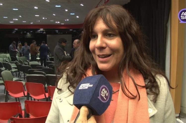 CLAUDIA PINELLI
