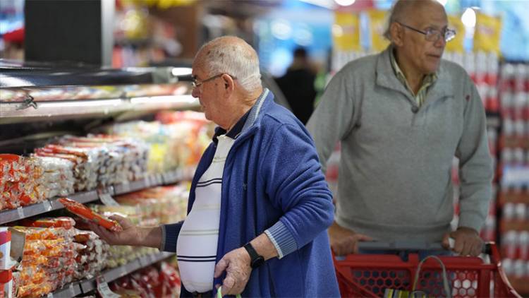 SUMA FIJA, CONTROL DE PRECIOS Y CRÉDITOS: DEFINEN MEDIDAS PARA TRABAJADORES, JUBILADOS Y OTROS SECTORES TRAS DEVALUACIÓN