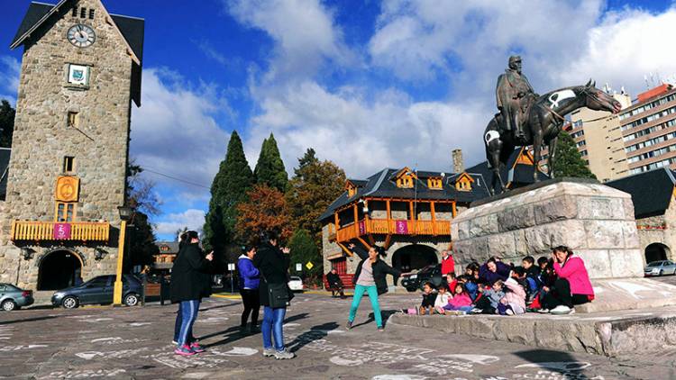 FERIADO XXL: CON EL IMPULSO DEL PREVIAJE VIAJARON 1,5 MILLONES DE TURISTAS Y GASTARON $111.000 MILLONES