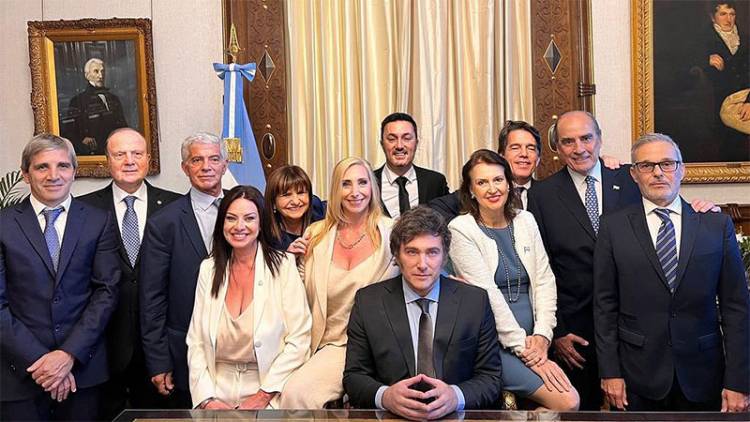 NUEVO GOBIERNO: OFICIALIZARON LOS PRIMEROS DECRETOS DE MILEI CON REESTRUCTURACIÓN DEL GABINETE