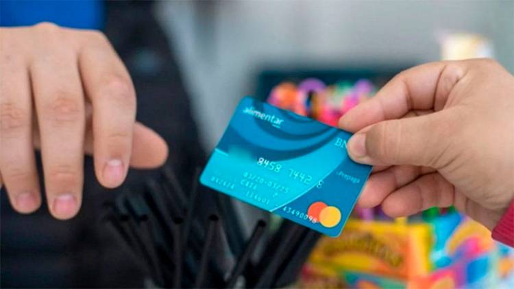 DE CUÁNTO SERÁN LOS NUEVOS MONTOS: CONFIRMARON QUE DESDE ENERO SE DUPLICA LA AUH Y AUMENTA 50% LA TARJETA ALIMENTAR