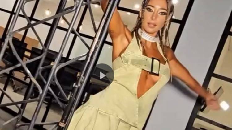 “LISTA PA’ MATAR”, EXPRESÓ SOL PÉREZ LUCIENDO AUDAZ VESTIDO EN UN VIDEO