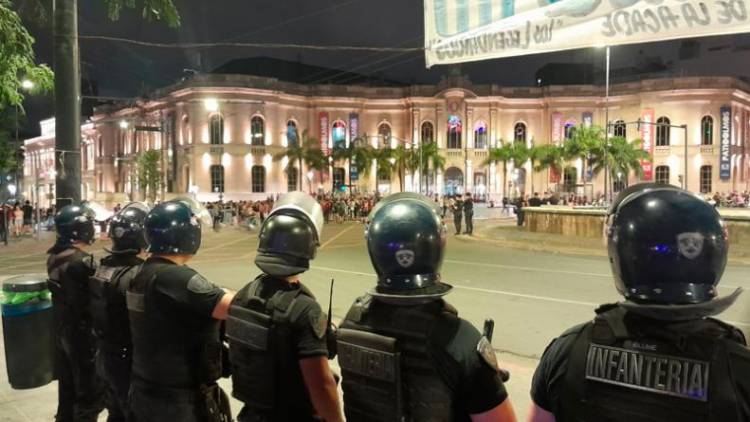 DENUNCIAN REPRESIÓN POLICIAL EN LA PROTESTA CONTRA MILEI EN CÓRDOBA: CINCO DETENIDOS