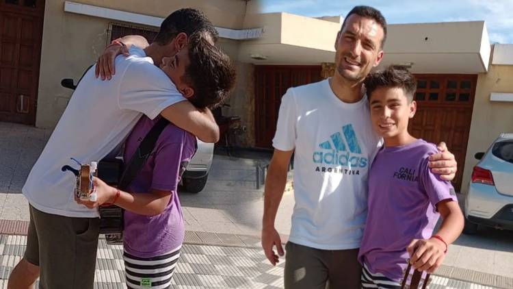 UN NENE DE 15 AÑOS LE PIDIÓ PERMISO A SCALONI PARA CANTARLE EN LA PUERTA DE SU CASA EN PUJATO, LA CHACARERA “EL OLVIDAO”