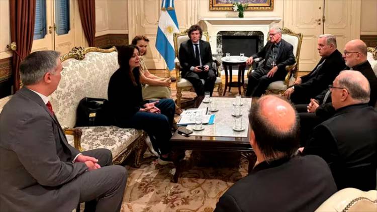 MILEI RECIBIÓ A LA CONFERENCIA EPISCOPAL: LOS OBISPOS EXPRESARON INQUIETUD POR LA “FALTA DE ALIMENTO Y MEDICAMENTOS”