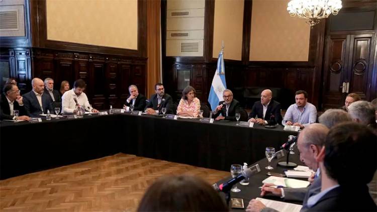 DENGUE: MINISTROS DE SALUD DEL PAÍS EVALUARÁN INCORPORACIÓN DE VACUNA PARA 2025