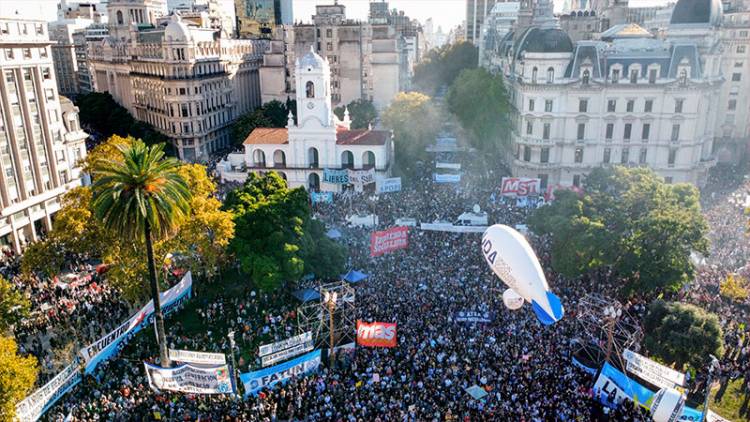 MULTITUDINARIA MARCHA FEDERAL EN DEFENSA DE LA UNIVERSIDAD PÚBLICA EN BUENOS AIRES Y SE REPLICÓ EN TODO EL PAÍS