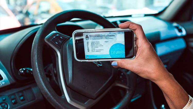 CAMBIO DE NORMA, YA NO SE EXIGE LA CÉDULA AZUL: CÓMO AUTORIZAR A ALGUIEN A MANEJAR UN VEHÍCULO