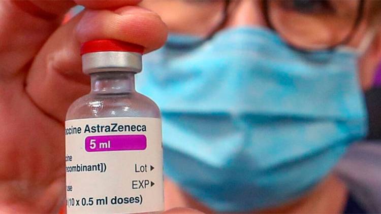 DEMANDA CONTRA ASTRAZENECA POR LA VACUNA COVID: “NO PODÍA MOVER LAS PIERNAS”