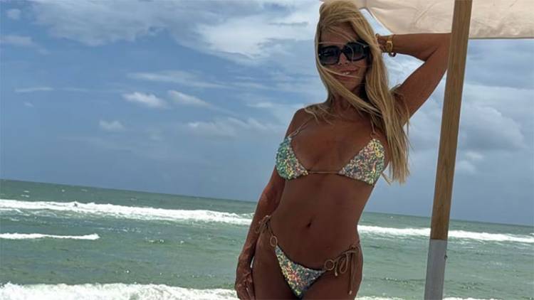 A LOS 71 AÑOS DESLUMBRÓ EN MICROBIKINI Y DEJÓ SIETE CONSEJOS PARA SUS SEGUIDORES