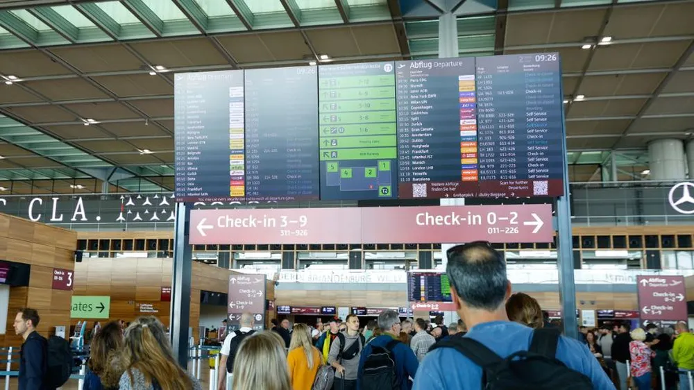 CIBERATAQUE AFECTA AEROPUERTOS EUROPEOS Y RETRASA MILES DE VUELOS