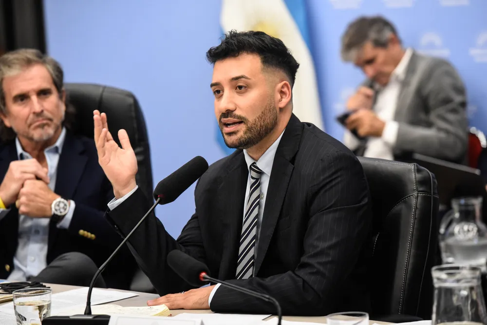 EL GOBIERNO PRESENTARÁ EN DICIEMBRE LA LEY BASES 2 Y UNA NUEVA VERSIÓN DE LA LEY HOJARASCA