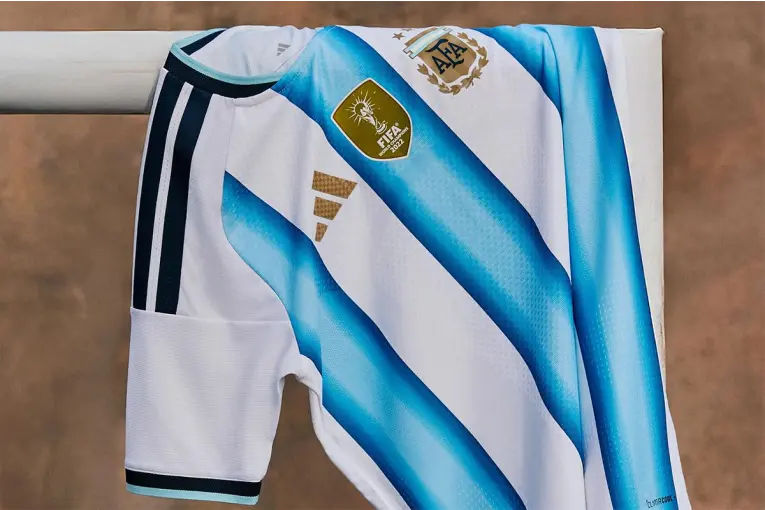 LA SELECCIÓN ARGENTINA PRESENTÓ SU NUEVA CAMISETA PARA EL MUNDIAL 2026