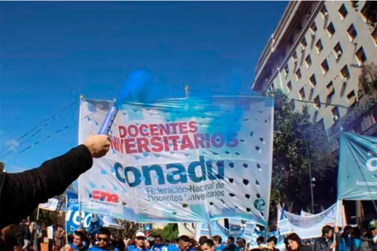 DOCENTES UNIVERSITARIOS ANUNCIARON UN PARO NACIONAL DE 72 HORAS EN NOVIEMBRE