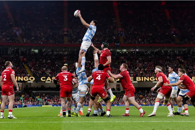 LOS PUMAS GOLEARON 52-28 A GALES EN CARDIFF Y ABREN CON FUERZA SU GIRA EUROPEA