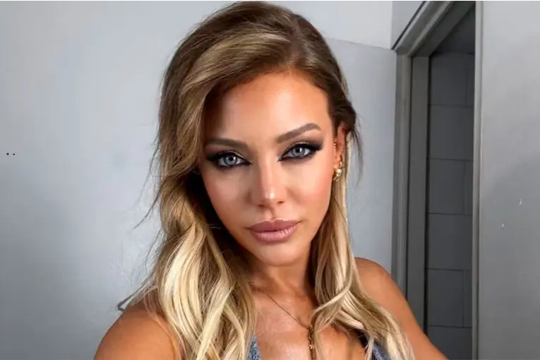 EVANGELINA ANDERSON DESLUMBRÓ CON UNA BIKINI TOTAL WHITE EN INSTAGRAM