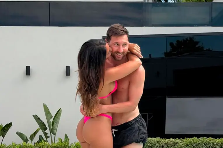 VUELVEN A MIAMI: MESSI Y ANTONELLA ROCCUZZO DESPIDIERON ROSARIO CON UNA POSTAL ROMÁNTICA