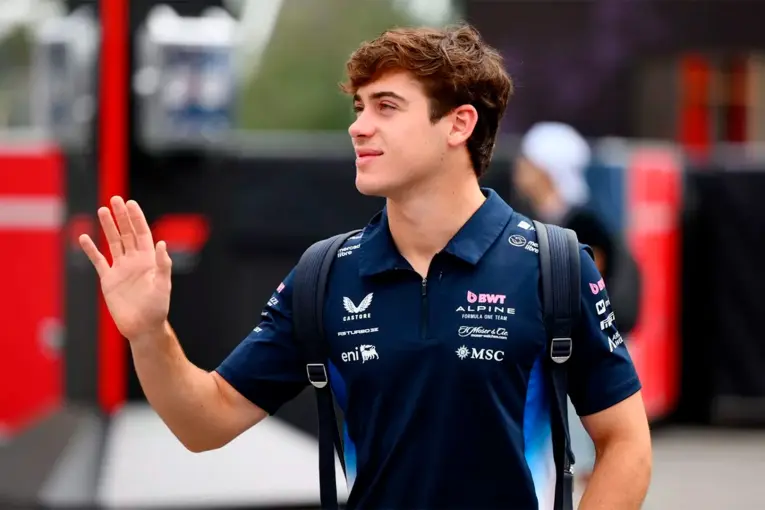 COLAPINTO VOLVIÓ A ENSTONE Y SE PREPARA PARA LA TEMPORADA: “NUEVA ERA, NUEVO AUTO, NUEVO MOTOR”