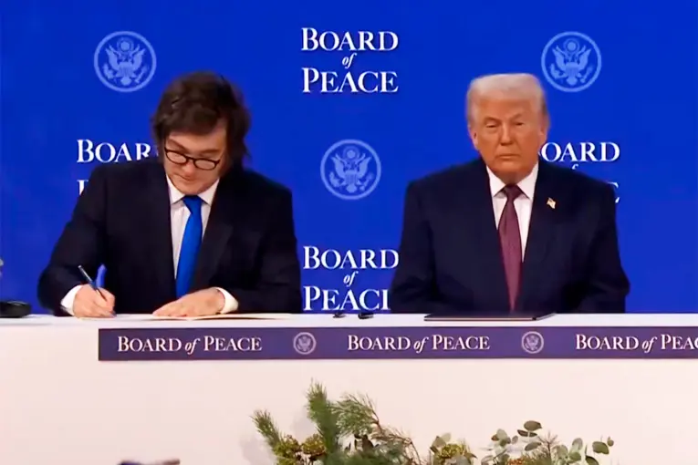 MILEI FIRMÓ LA ADHESIÓN DE ARGENTINA AL CONSEJO DE PAZ CREADO POR DONALD TRUMP