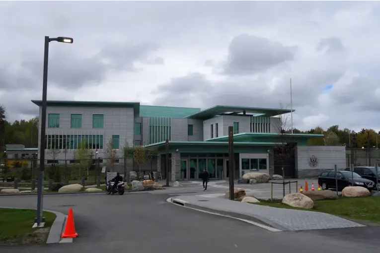 Explosión frente a la embajada de EE.UU. en Oslo: investigan el origen