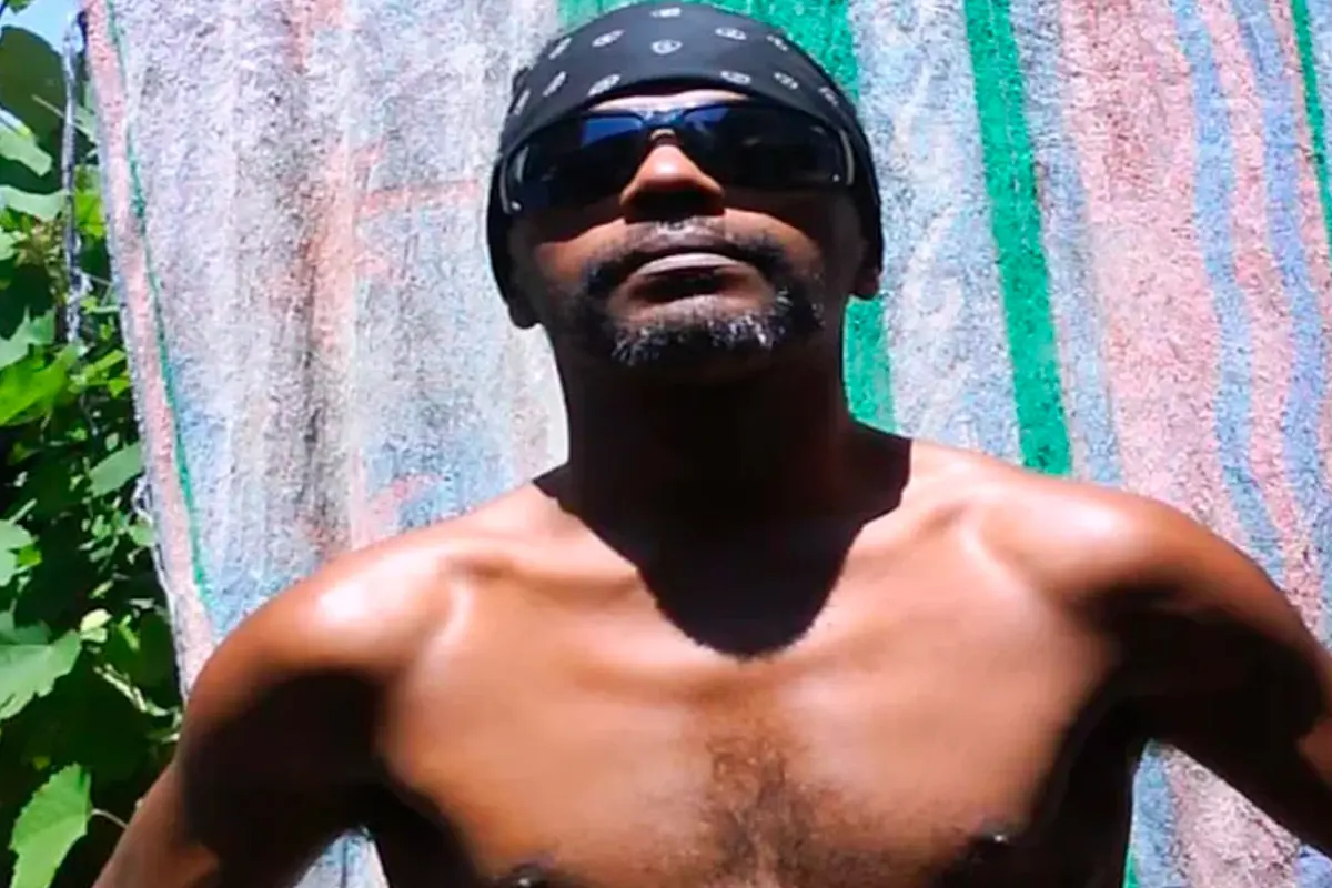 Hallaron muerto a un rapero en Morón: estaba enterrado en un pozo ciego