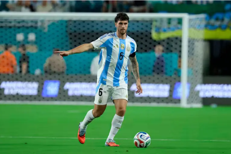 Marcos Senesi reemplaza a Balerdi y se suma a la Selección Argentina rumbo al Mundial 2026