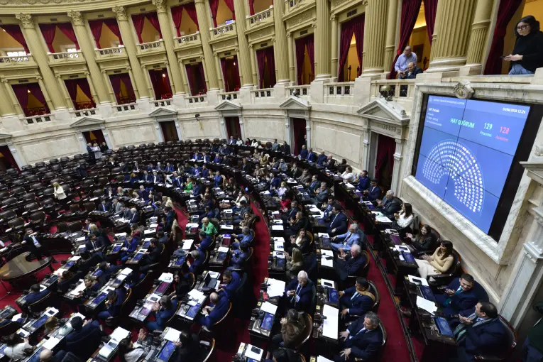 Diputados aprobó el pago a fondos buitre y dio media sanción al Súper RIGI